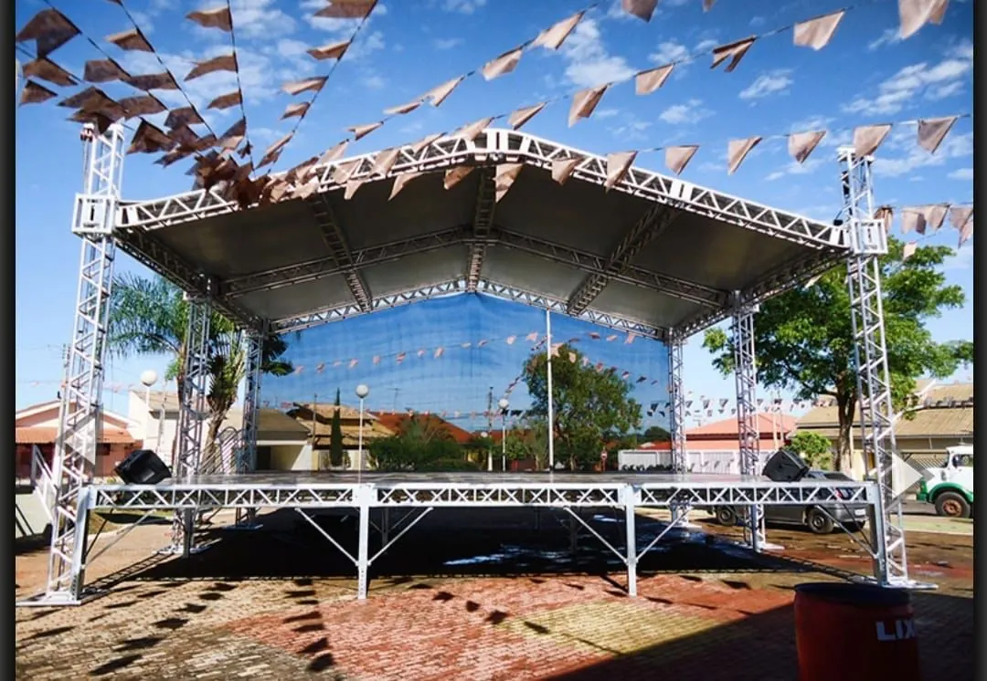 Palco e estrutura para evento