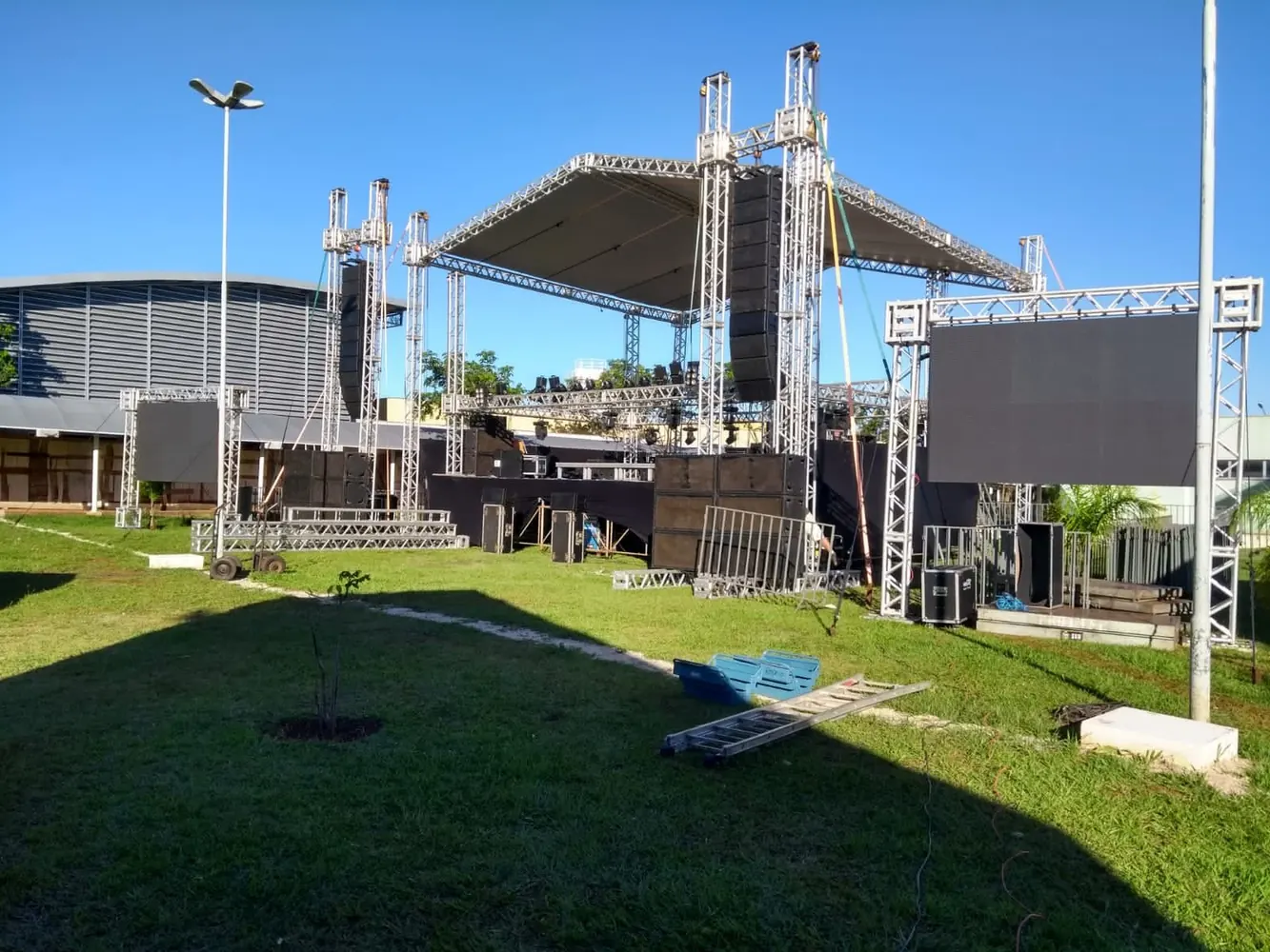 Estrutura de palco externa